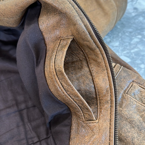 Men’s vintage brown leather bomber jacket - Picture 7 of 11